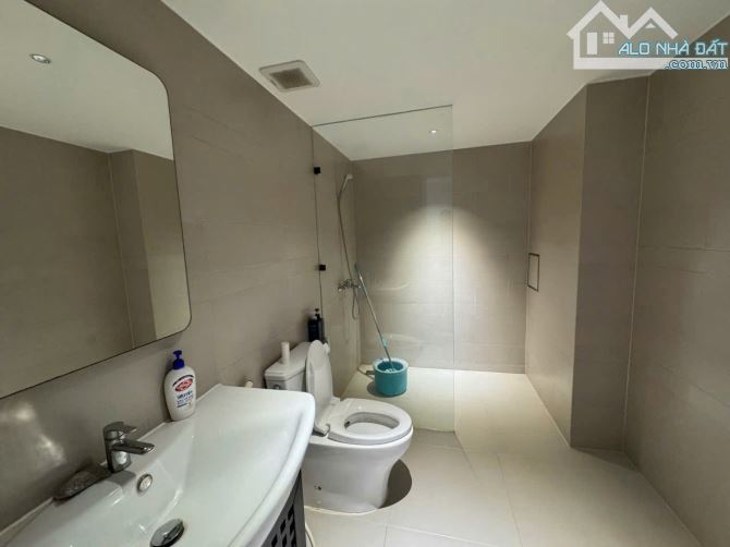 Bán Biệt thự mặt tiền ngay Hai Bà Trưng, Q1, 8,5mx19m, 4 lầu, nội thất Cao cấp, giá 79 tỷ. - 4