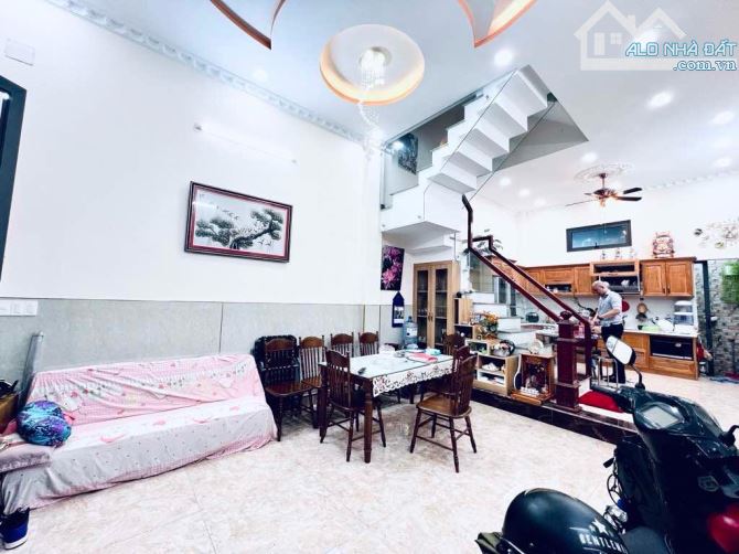 BÁN NHÀ ĐẸP PHÂN LÔ ĐƯỜNG HÀ HUY GIÁP, Thạnh Lộc, Q12. DT: 55m (5X11) 4 tầng CHỈ 7.1 TỶ - 4