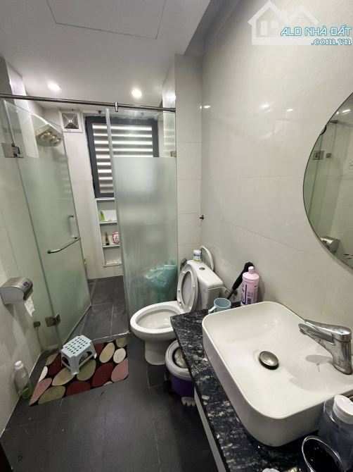Nhà đệp ở luôn Đường Láng Đống Đa. Sổ 44m, 5 tầng 3 ngủ MT5m2 Giá 18 tỷ. Ngõ thông ô tô - 5