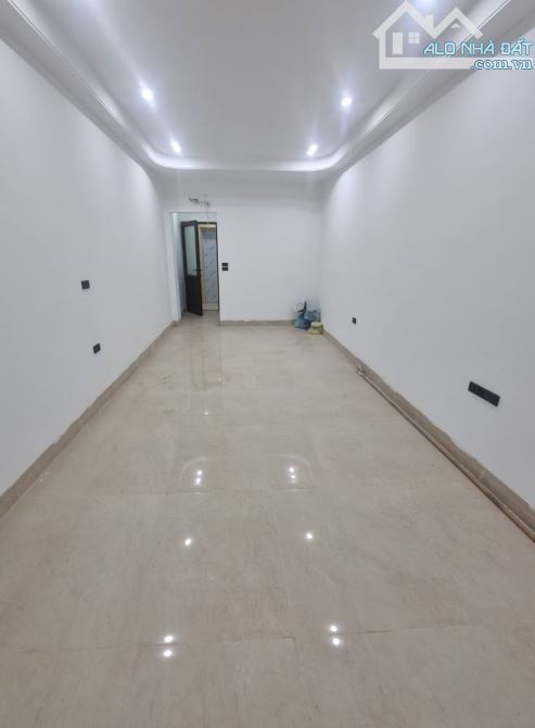 Bán NR Đường Láng, 15,8 tỷ, 39m2, 5PN, 6WC, 7T, mặt tiền 3,8m - 5