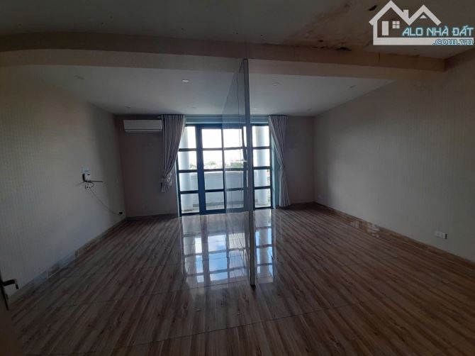 Cho thuê nhà liền kề khu Vincom Lê Thánh Tông, dt 77m2, ngang 5m, nhà 4 tầng thang máy - 5
