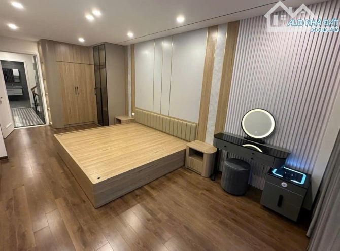 Bán nhà Thạch Bàn, Long Biên 50m2, 6 tầng, thang máy, ô tô vào nhà, ngõ thông, 10.2 tỷ - 5