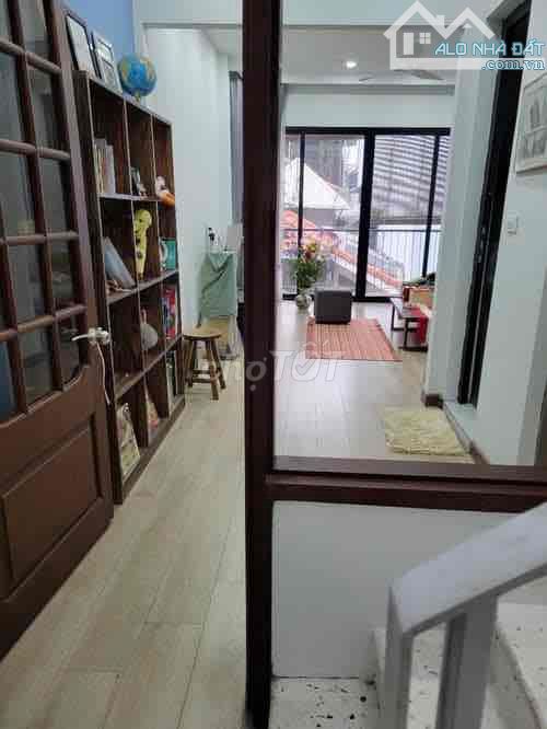 BÁN NHÀ MỚI DÂN XÂY TẠI CẦU GIẤY,53M²,5 TẦNG,Ô TÔ VÀO NHÀ GIÁ 13 TỶ - 5