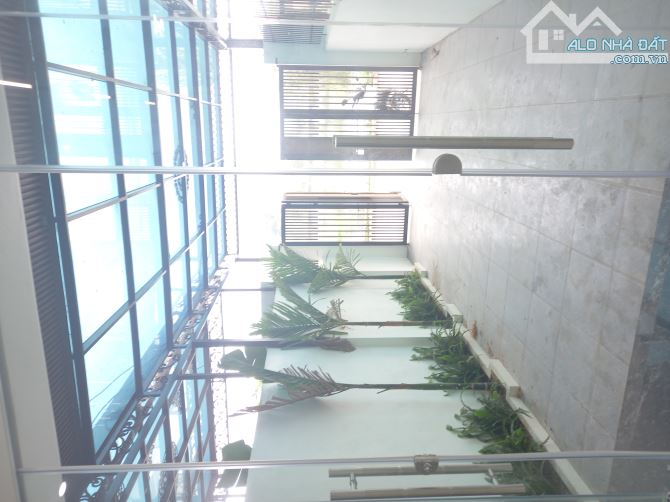 Nhà 3 tầng mới đẹp sân cổng ô tô View hồ - 6