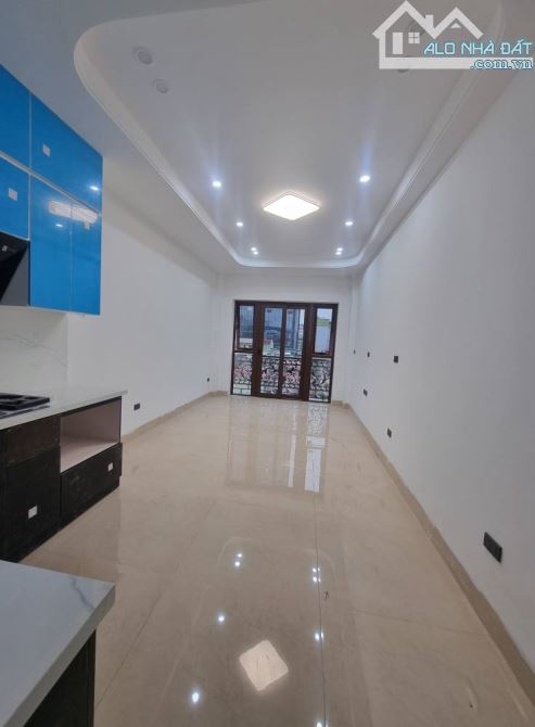 Bán NR Đường Láng, 15,8 tỷ, 39m2, 5PN, 6WC, 7T, mặt tiền 3,8m - 6