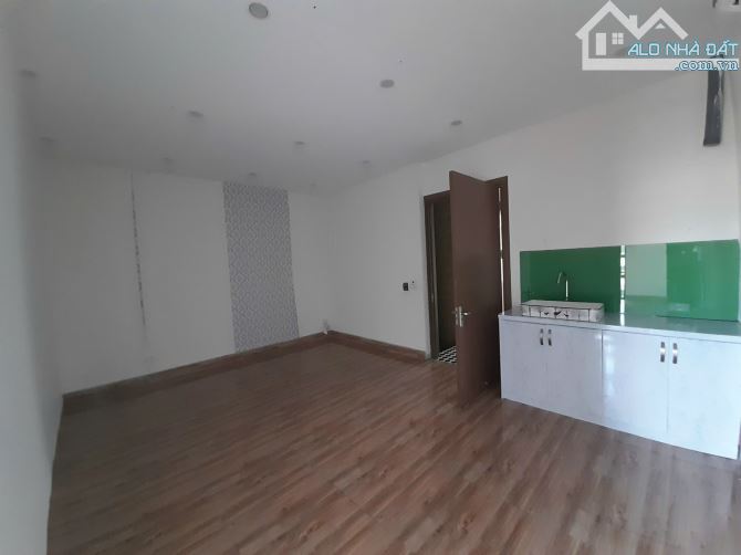 Cho thuê nhà liền kề khu Vincom Lê Thánh Tông, dt 77m2, ngang 5m, nhà 4 tầng thang máy - 6