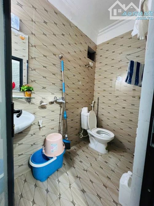 🏘️🏘️🏘️Bán nhà xây 3 tầng độc lập, nông gần mặt đường. Trung tâm ngã tư Nguyễn Cộng Hoà, - 5