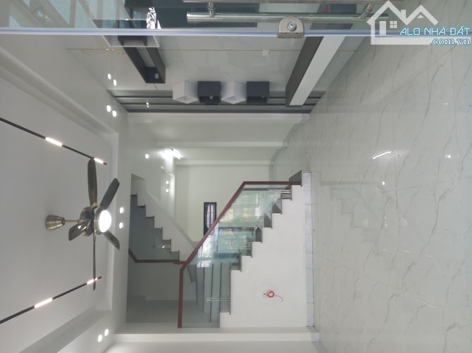Nhà 3 tầng mới đẹp sân cổng ô tô View hồ - 7
