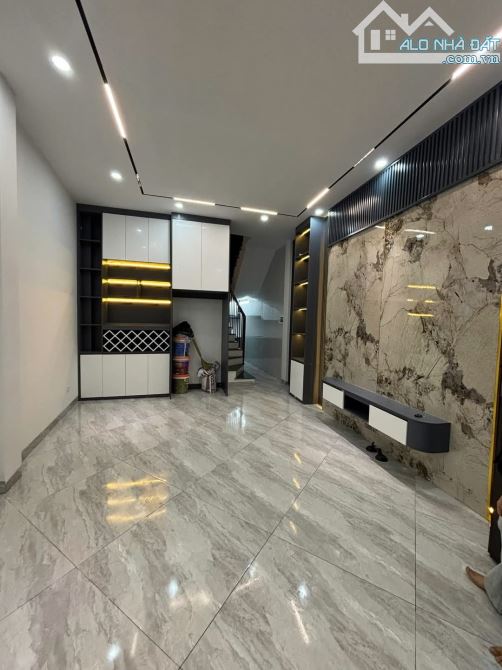 NHÀ ĐẸP - KIM GIANG – SỔ VUÔNG – 2 MẶT THOÁNG – CÁCH Ô TÔ 10M – 40M - 7,69 TỶ - 7