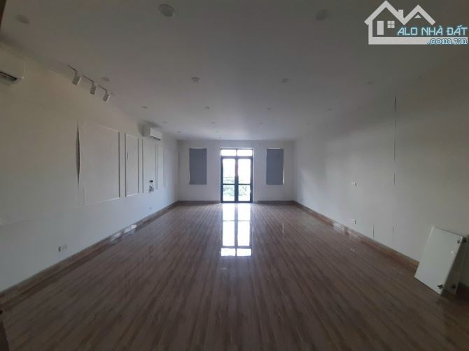 Cho thuê nhà liền kề khu Vincom Lê Thánh Tông, dt 77m2, ngang 5m, nhà 4 tầng thang máy - 7