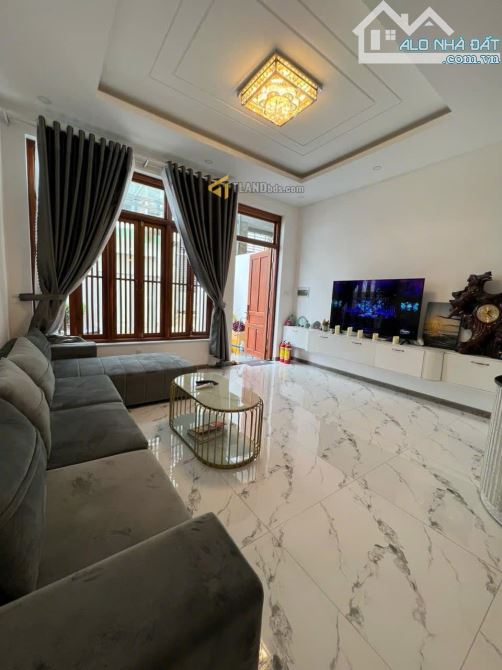 Homestay hiện đại có view TP trung tâm P3 Đà Lạt 86m2 6PN chỉ 7 tỷ - 7