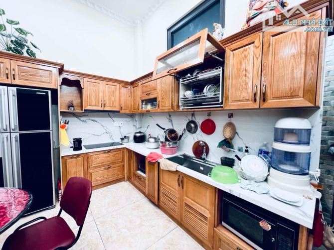 BÁN NHÀ ĐẸP PHÂN LÔ ĐƯỜNG HÀ HUY GIÁP, Thạnh Lộc, Q12. DT: 55m (5X11) 4 tầng CHỈ 7.1 TỶ - 7