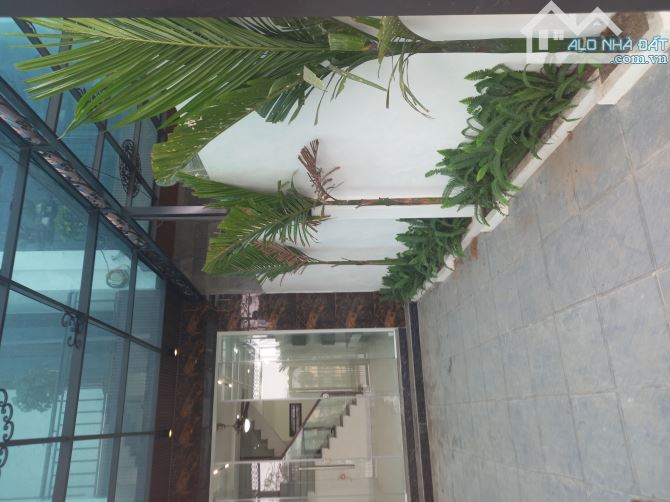 Nhà 3 tầng mới đẹp sân cổng ô tô View hồ - 8