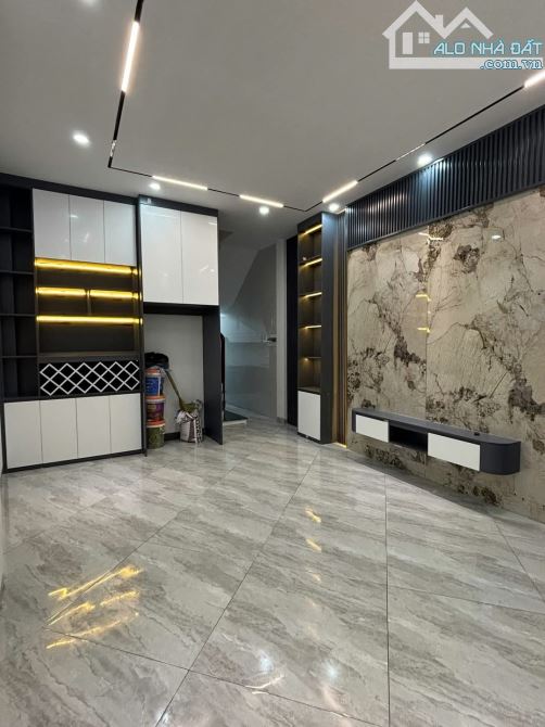 NHÀ ĐẸP - KIM GIANG – SỔ VUÔNG – 2 MẶT THOÁNG – CÁCH Ô TÔ 10M – 40M - 7,69 TỶ - 8