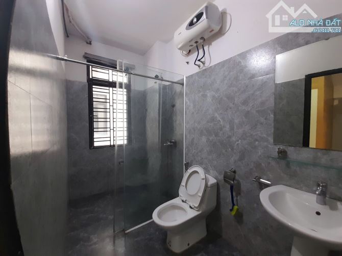 Cho thuê nhà liền kề khu Vincom Lê Thánh Tông, dt 77m2, ngang 5m, nhà 4 tầng thang máy - 8