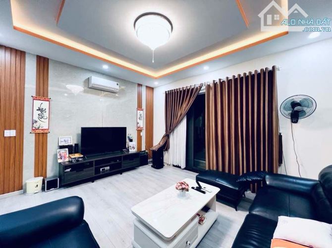 BÁN NHÀ ĐẸP PHÂN LÔ ĐƯỜNG HÀ HUY GIÁP, Thạnh Lộc, Q12. DT: 55m (5X11) 4 tầng CHỈ 7.1 TỶ - 8