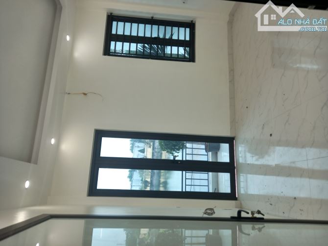 Nhà 3 tầng mới đẹp sân cổng ô tô View hồ - 9