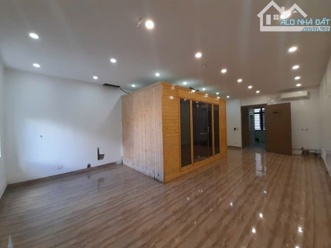 Cho thuê nhà liền kề khu Vincom Lê Thánh Tông, dt 77m2, ngang 5m, nhà 4 tầng thang máy - 9