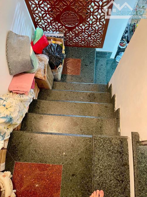 Bán nhà Trần Khát Chân 48m2, 4T, mt 4.3m, dân xây, bagac đỗ cửa, có sân cổng riêng. 9.3 tỷ - 9