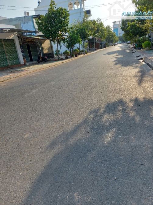 Bán lô đất mặt tiền đường Hoàng Bích Sơn gần siêu thị Lotte