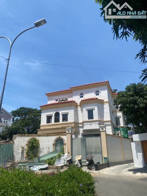Biệt Thự BA MẶT TIỀN Công Viên Thanh Niên  P.An Phú Q2. GÍA SIÊU HỜI! 45 TỶ - 2