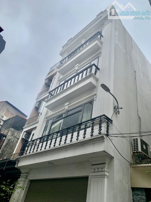 Bán nhà gốc dân Tuyến 2 Văn Cao. DT 60m2 x 4T . Ô tô đỗ cửa 24/7