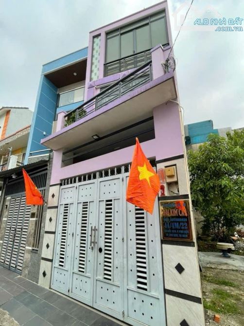 🔥🔥Nhà 3 tầng, Đ. Gò Cát, Phú Hữu. Với 121m² xây dựng, nhà còn mới, khu DC Dân trí cao