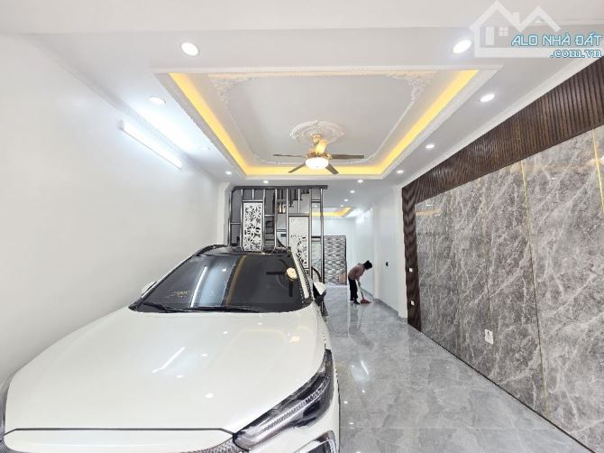 Bán nhanh nhà 4 tầng, 40m, gara ô tô 7 chỗ, ngõ thông chỉ hơn 5 tỷ