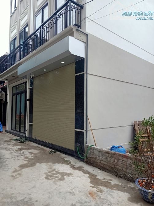 THUỴ HÀ BẮC HỒNG NHÀ ĐẸP MỚI TINH Ô TÔ NGỦ TRONG NHÀ