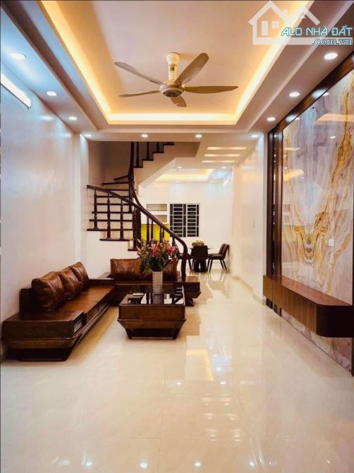 Nhà Tiền Yên, Hoài Đức 40M 4 Tầng, 4 ngủ, full đồ, ô tô đỗ cửa giá 3.8 tỷ