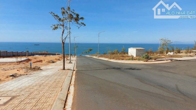 Cách biển 50m, Xây dựng đa dạng, kinh doanh dễ dàng, sát Làng chài mũi né, 100m2 chỉ 500tr