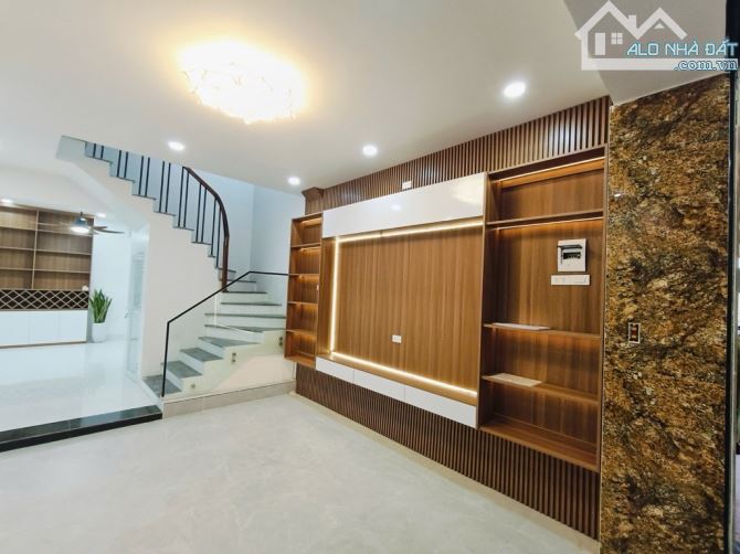 BÁN NHÀ CẦU ĐƠ - NGÕ THÔNG - 10M Ô TÔ ĐỖ - DT 40m2 - MT 4.2M - 7.3T