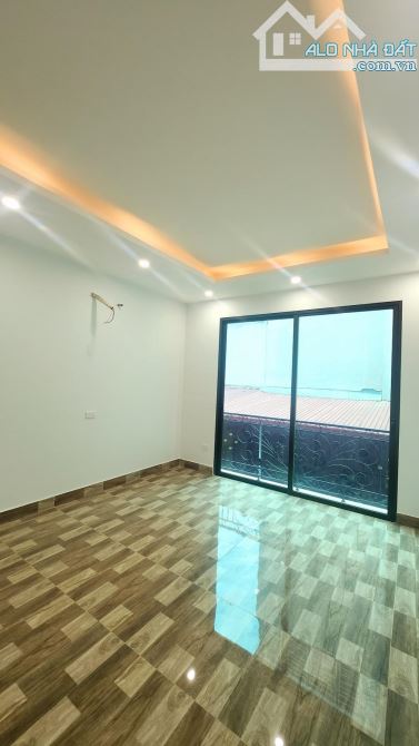 Hồ Tùng Mậu. Phúc diễn. 42m. 5tầng. Lô góc. Ngõ rộng. Khu vực dân trí cao. 7,5 tỷ