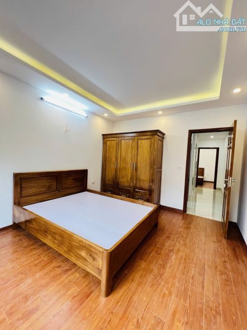 BÁN NGUYỄN CẢNH DỊ - HOÀNG MAI, 47 M2, 6 TẦNG, MẶT TIỀN 4 M, GIÁ 13,7 TỶ.