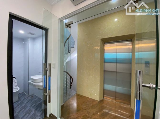 Nhà chực đẹp 45m2x7T Thang máy. Phân Lô - ô tô vào nhà - giá chào 12,8 tỷ