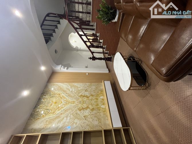 Nhà Trung Tâm Phố Cổ Tô Hiệu Hà Đông Ngõ Nông Gần Ô tô Rộng 45m 4 tầng Giá chỉ 8 tỷ