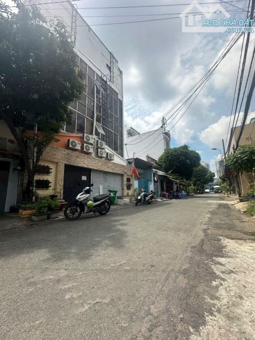 Bán nhanh nhà 26 phòng (8 x 17) 4 tầng - giá 11,3 tỷ