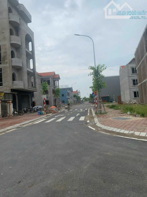 TÁI ĐỊNH CƯ XÂM ĐỘNG -  VÂN TẢO - THƯỜNG TÍN 90.4 M2 HƯỚNG NAM ĐẸP ĐỈNH