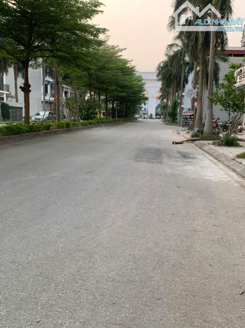 BÁN GẤP 90M2 DẪN DÂN ĐA TIỆN – PHƯỜNG XUÂN LÂM – GIÁ 4 TỶ 700 TRIỆU