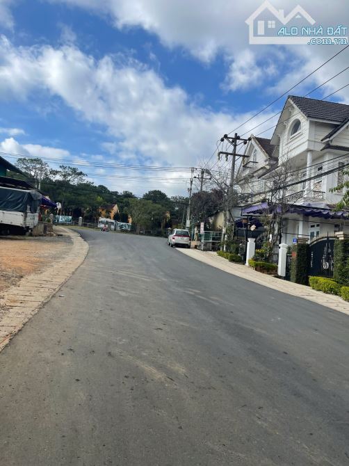 Bán lô đất 400m2 MT Ngô Tất Tố giao Mai Anh Đào phường 8 Đà Lạt