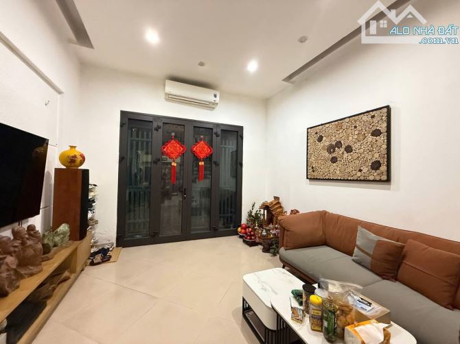 NHỈNH 6 TỶ NHÀ RỘNG ĐẸP Ở NGAY ,VỊ TRÍ ĐẮC ĐỊA, GẦN CHỢ CỔ NHUẾ,XEM NGAY