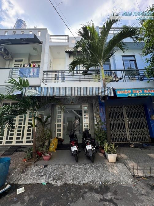 MẶT TIỀN KINH DOANH CẠNH NGUYỄN SƠN – GIÁP TÂN PHÚ-48M2- HẺM 8M – 2 TẦNG – NHỈNH 4 TỶ