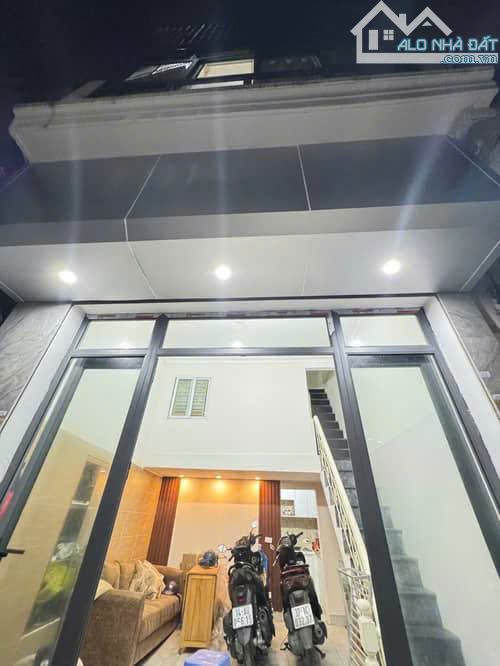 Bán nhà Nguyễn Chính, Hoàng Mai, vị trí đẹp, gần ô tô, 30m2x4T, MT5m, giá 3.98 tỷ