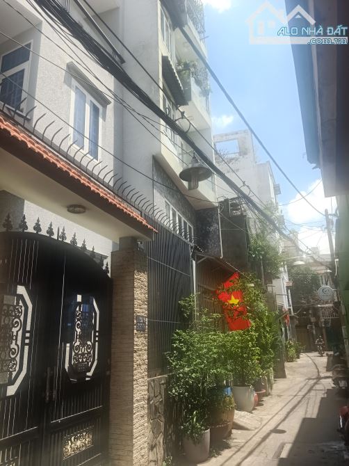 cần bán giảm 1,25tỷ. DT :4x17m=6,45tỷ. Nhà Trường Sa P.13 PN .