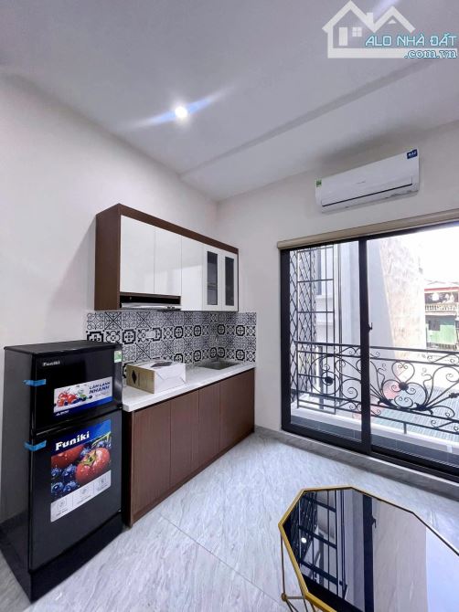 Nhà dòng tiền gần Ngã Tư Sở, 71m2, 7 tầng, 17 phòng, dt 100tr/tháng, lô góc, giá 18.3 tỷ