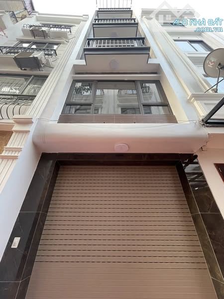 CỔ LINH - LONG  BIÊN, 40M, 6 TẦNG THANG  MÁY, FULL NỘI THẤT,  ĐỐI DIỆN  EAON MALL