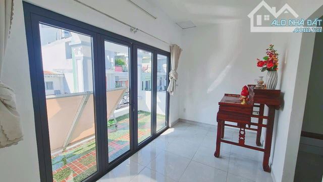 Tân Bình - Nhà 53m2 Mặt Tiền 4,8m - Tiềm Năng Kinh Doanh, Sổ Hồng Trao Tay!