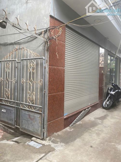 Bán nhà Trịnh Đình Cửu, 20m ra phố, ô tô lùi cửa, nhà đẹp ở ngay, 35m x 6 tầng, giá 8,6 tỷ