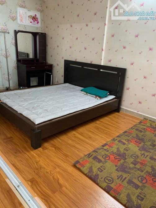 Chung cư Screc,trường sa,P12,Q3, rộng 60m2,1p, 1wc,10tr/th