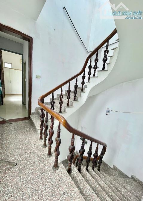 BÁN NHÀ THƯỢNG THANH CHỈ HƠN 5 TỶ DIỆN TÍCH HƠN 30M2 - 5 TẦNG - MT 3,5M Ô TÔ CỬA